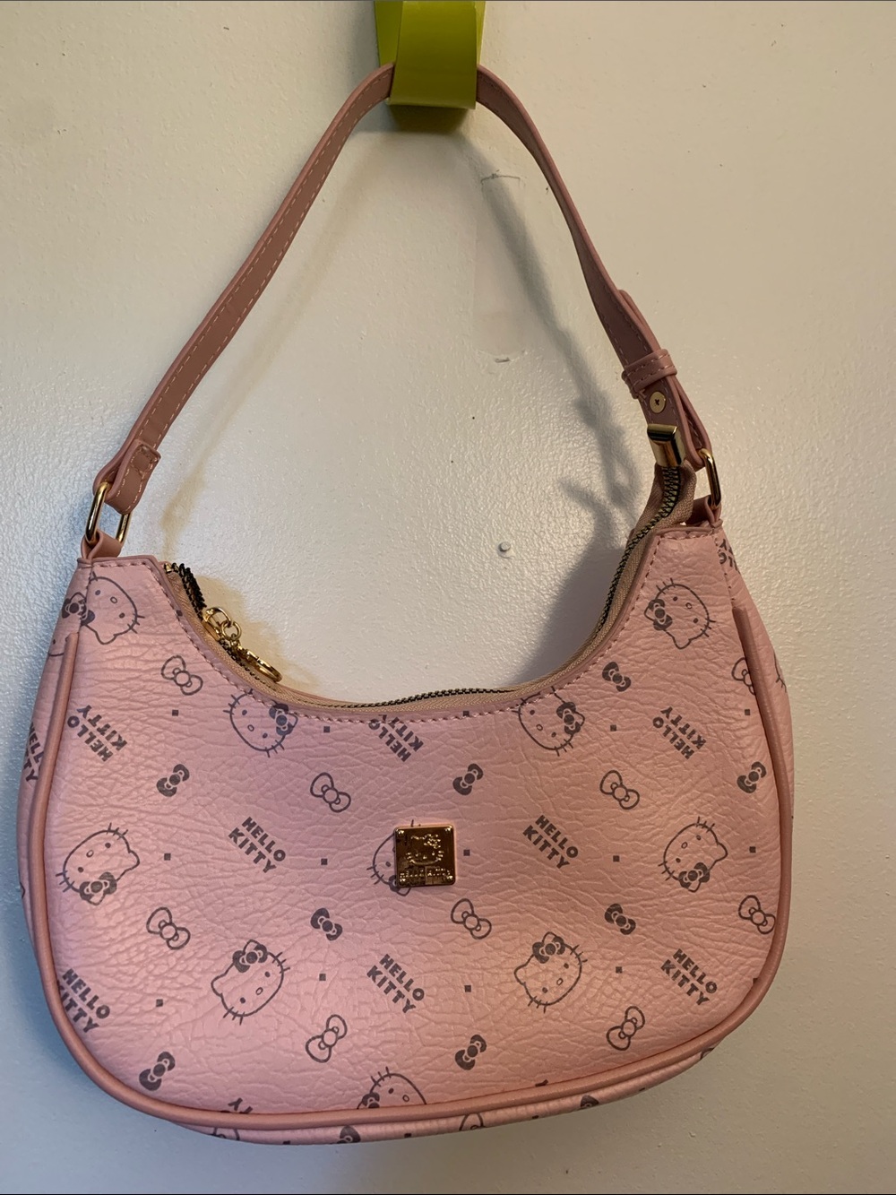 Hello Kitty Pink Purse 👛